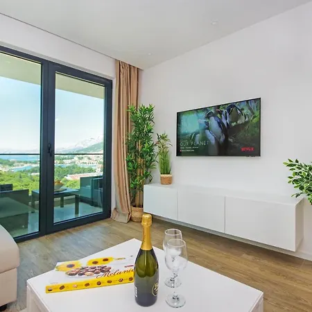 Atlantis Lux With Pool Apartment