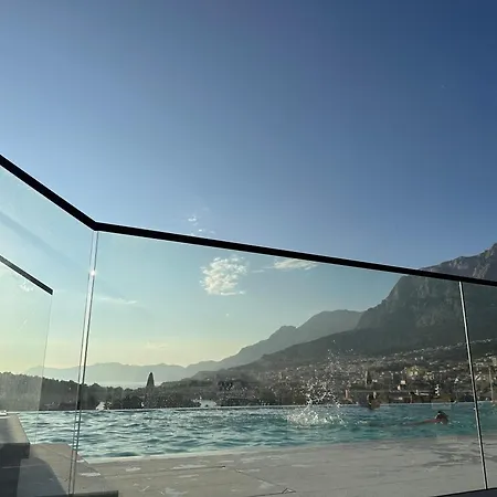 Apartment Atlantis Lux With Pool Makarska