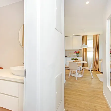 Atlantis Lux With Pool Apartment