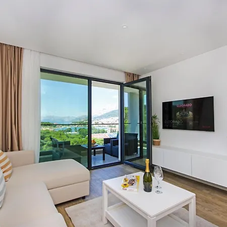 Atlantis Lux With Pool Apartment