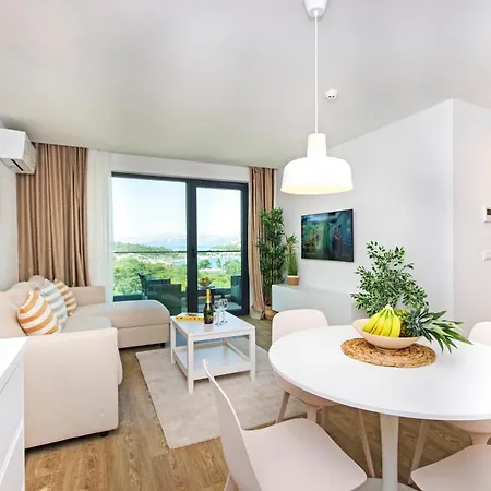 Atlantis Lux With Pool Apartment