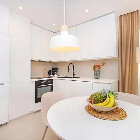 Apartment Atlantis Lux With Pool Makarska