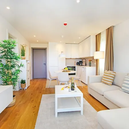 Atlantis Lux With Pool Apartment