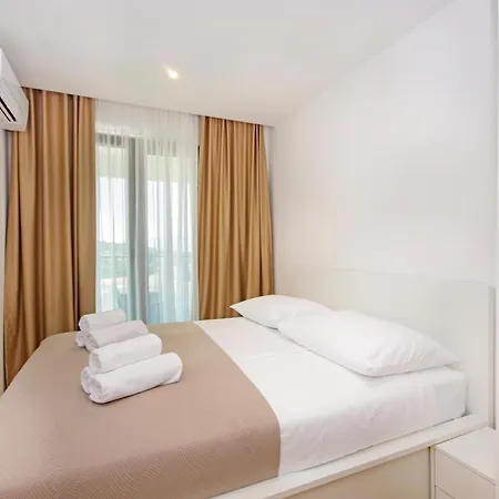 Atlantis Lux With Pool Apartmán