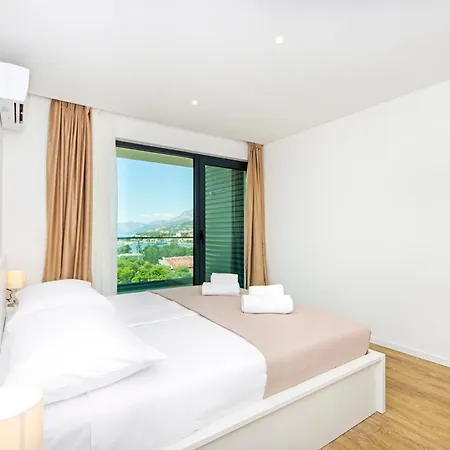 Atlantis Lux With Pool Makarska