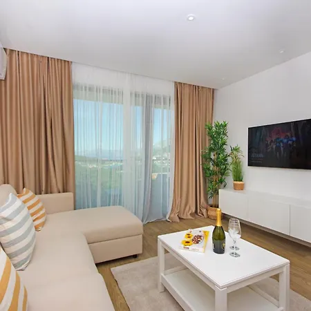 Atlantis Lux With Pool *