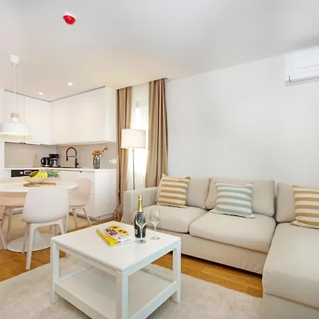 Atlantis Lux With Pool * Makarská