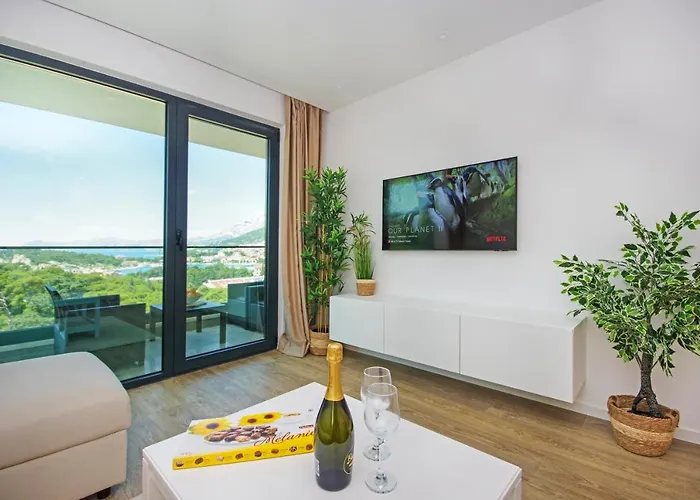 Atlantis Lux With Pool Apartment