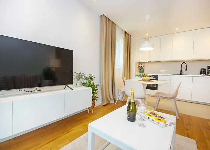 Atlantis Lux With Pool *