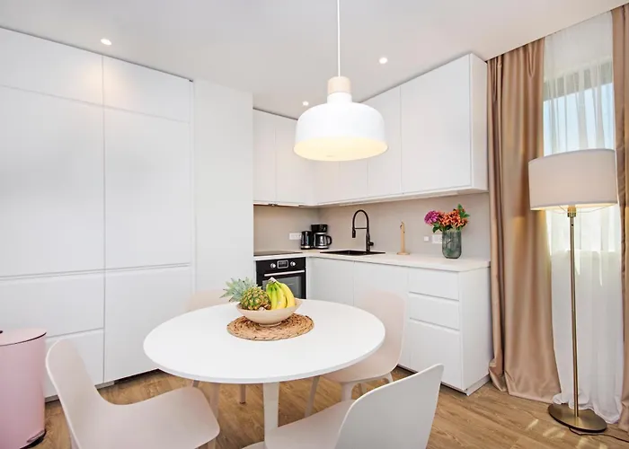 Atlantis Lux With Pool Apartment Makarska