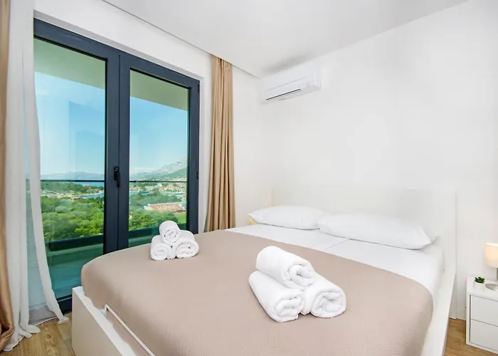 Apartment Atlantis Lux With Pool Makarska