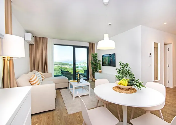 Atlantis Lux With Pool Apartment