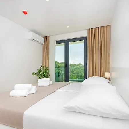 Atlantis Lux With Pool Apartament Makarska