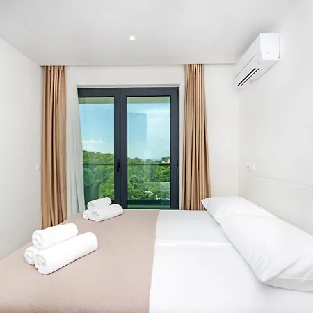 Atlantis Lux With Pool Apartament *